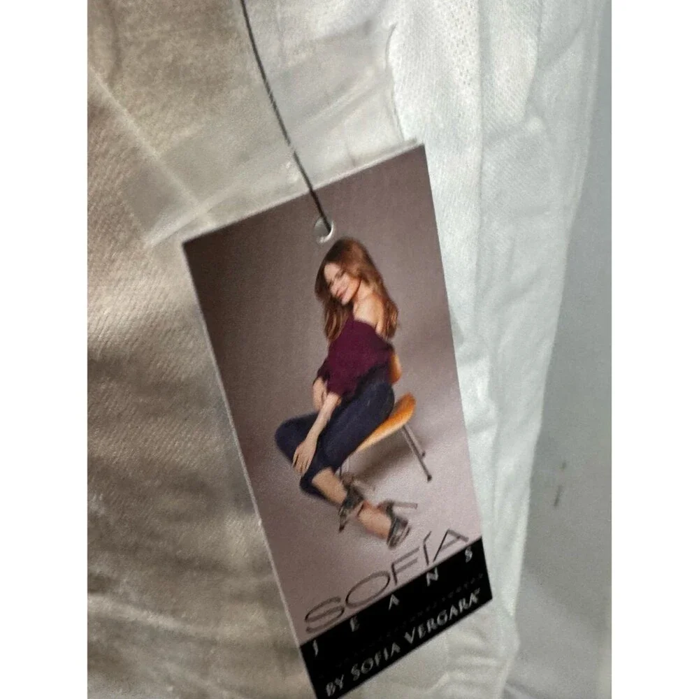 Sofia Vergara white linen blend paperbag style shorts with belt size 2 NWT